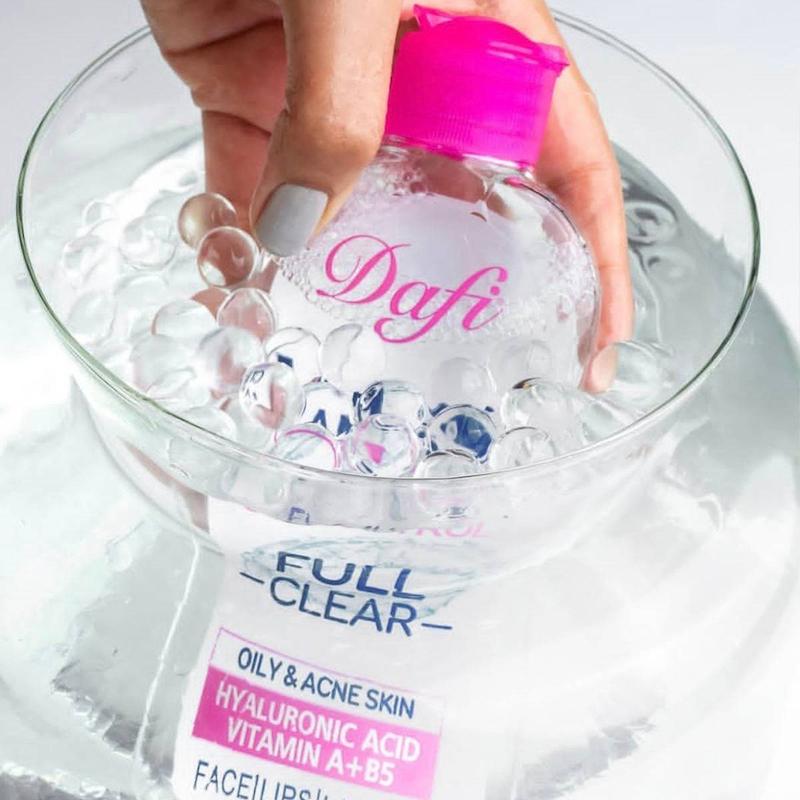 محلول پاک‌کنندۀ آرایش دافی مدل Oil Control مناسب پوست‌های چرب و جوش‌دار حجم 200 میلی لیتر