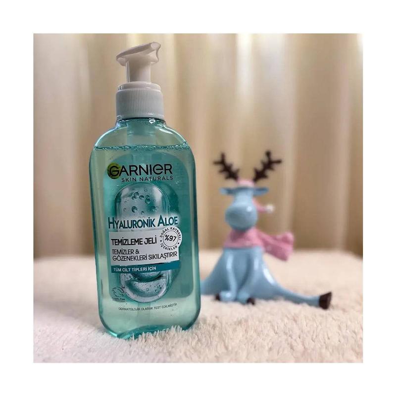 ژل شستشوی صورت گارنیر مدل Moisturizing با عصاره آلوئه ورا و هیالورونیک اسید حجم 200 میلی لیتر